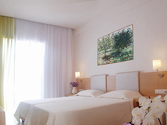 Maritimo Beach Hotel (gezeigte Zimmerbilder sind Wohnbeispiele)