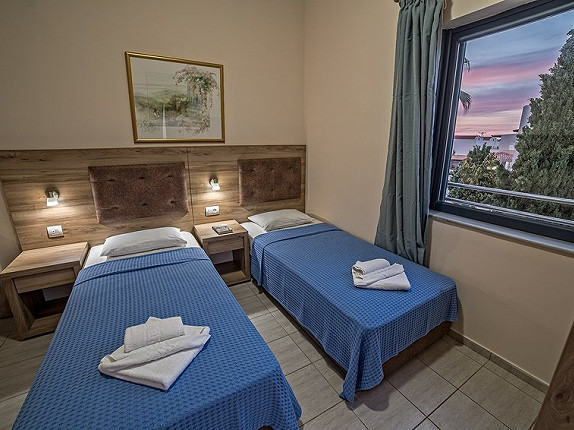 Blue Aegean Hotel & Suites (gezeigte Zimmerbilder sind Wohnbeispiele)