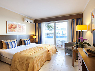 Hotel Rocamar (gezeigte Zimmerbilder sind Wohnbeispiele)